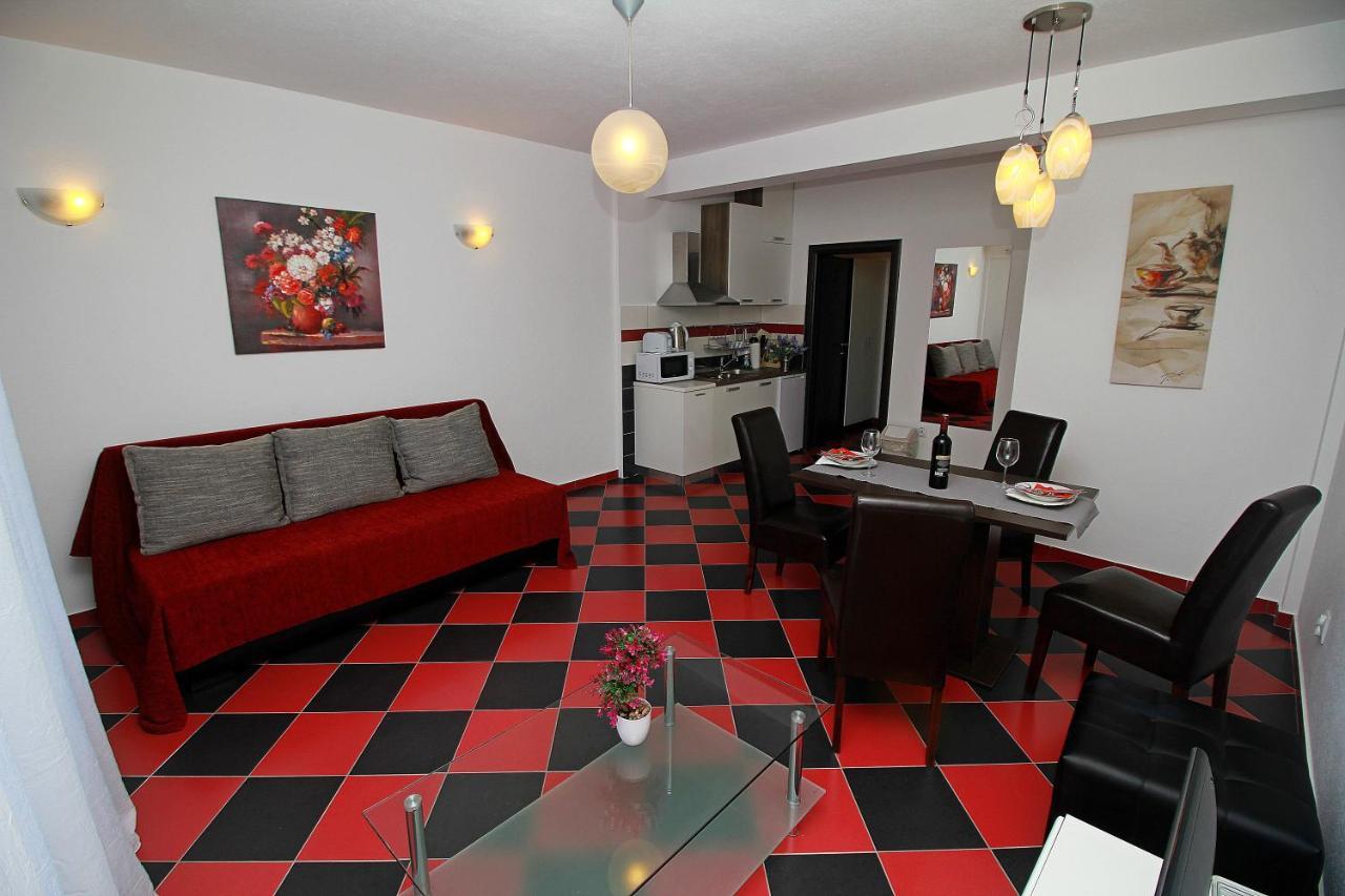 Apartmani Bozena Макарска Экстерьер фото